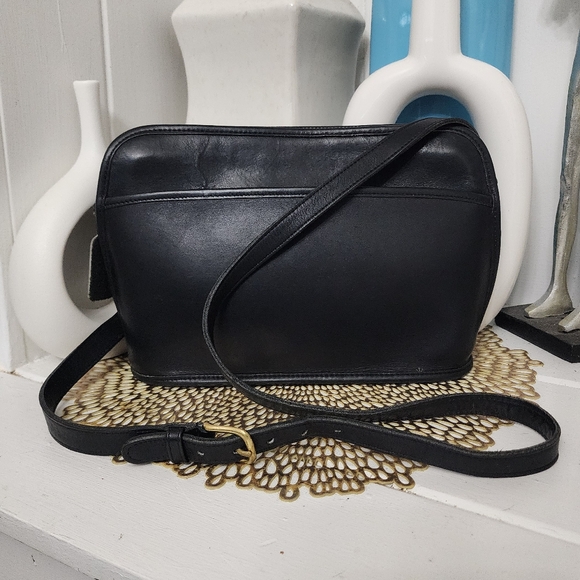 Coach Handbags - Vintage Coach Oliver Bag